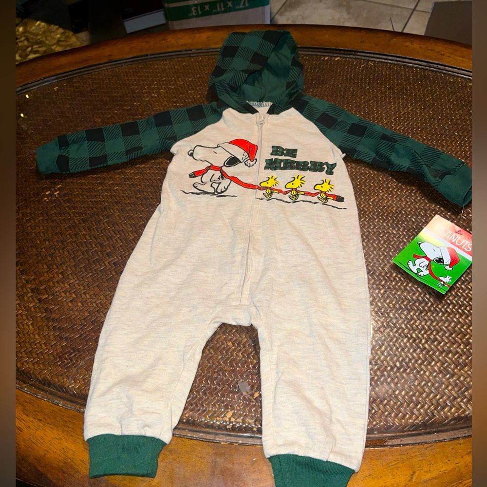 Babies peanuts pajamas for Christmas 3 to 6 months
